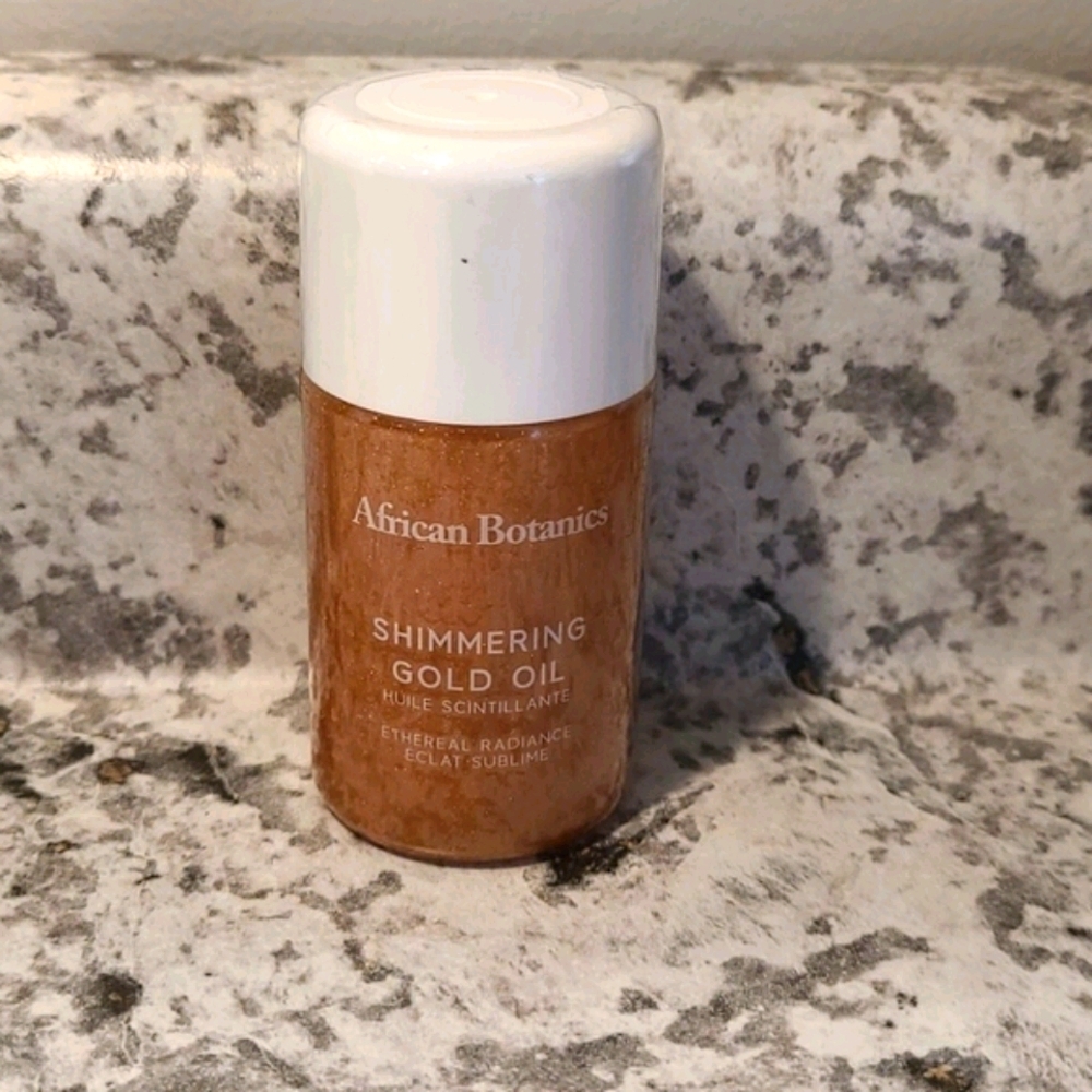 Shimmering Gold Body Oil - Picture 4 of 5